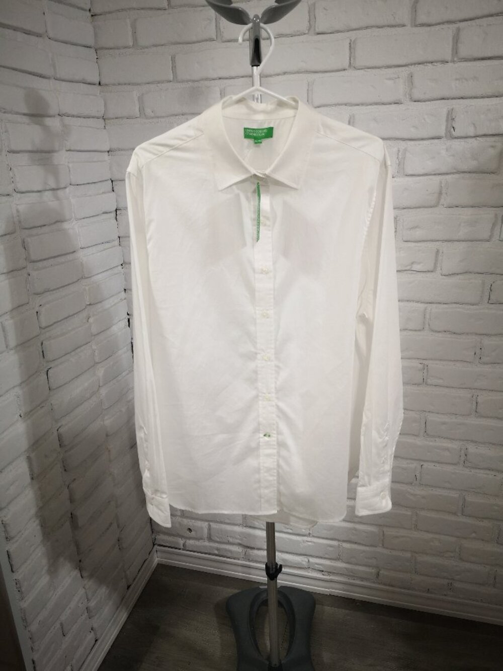 United Colors of Benetton NWT Ladies Size XL White Button Front & Cuffs Shirt